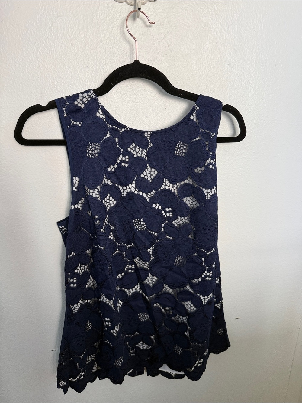 Lilly Pulitzer Navy Floral Lace Sleeveless Shell